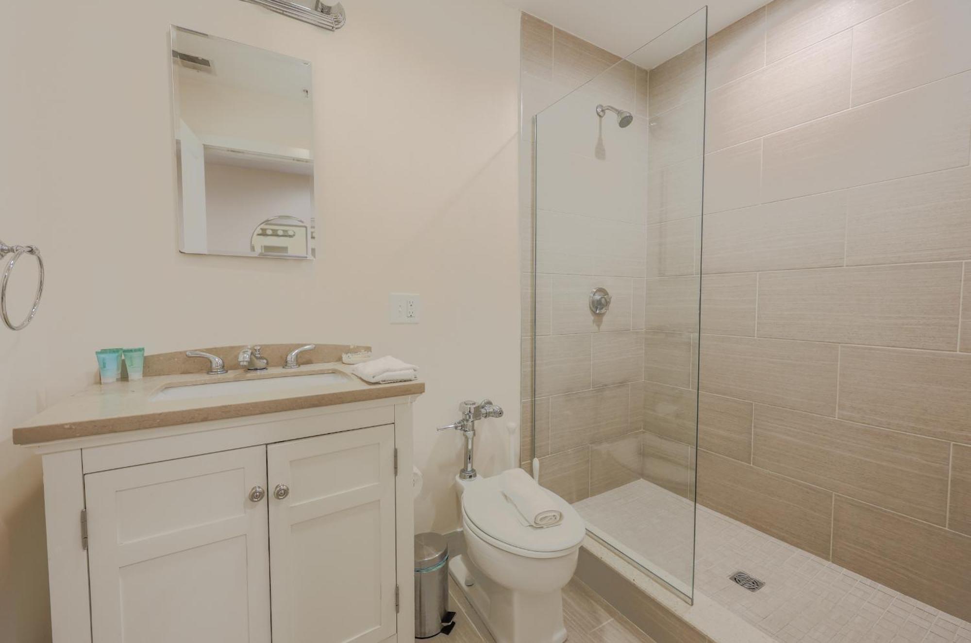 Apartment Keyless Entry Laundry In Bldg Pet Friendly *