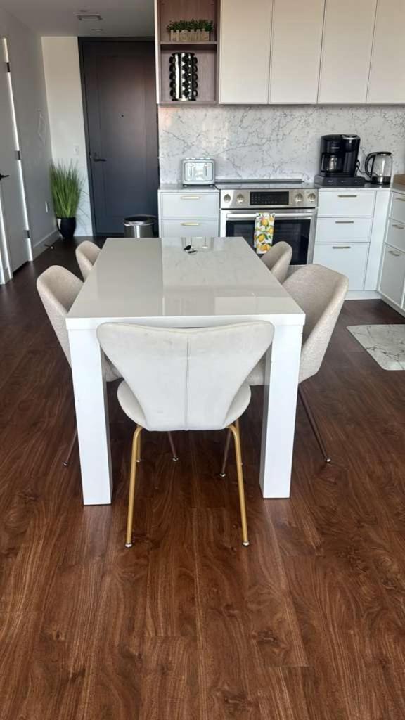 Back-bay Penthouse Public Garden Down Town Rooftop And Parking *