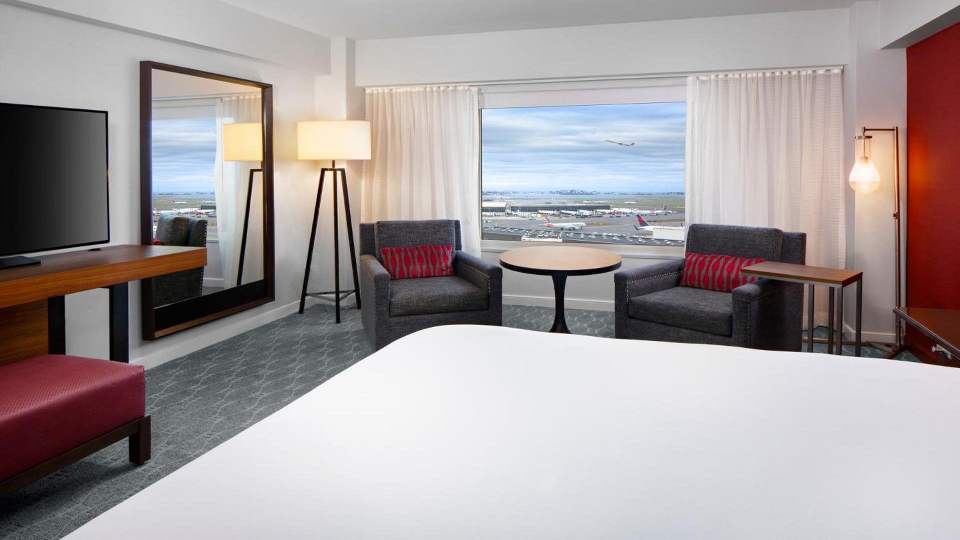 Hyatt Regency Harbor Hotel 4*