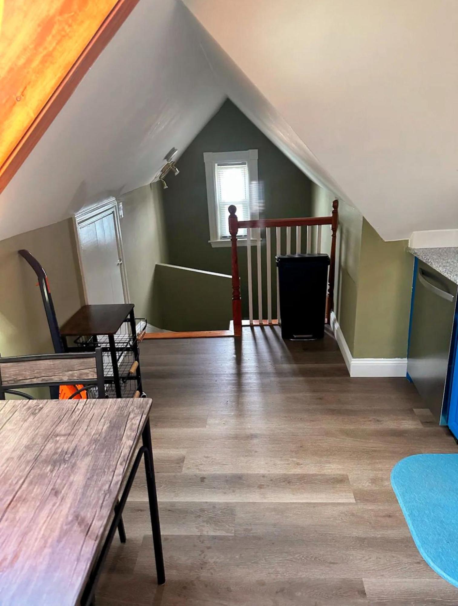 Large Open Concept In Zoo Franklin Park Near Apartment *