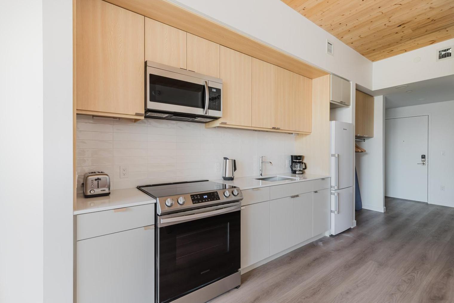 Blueground Somerville Gym Ac Nr Assembly Bos-1108