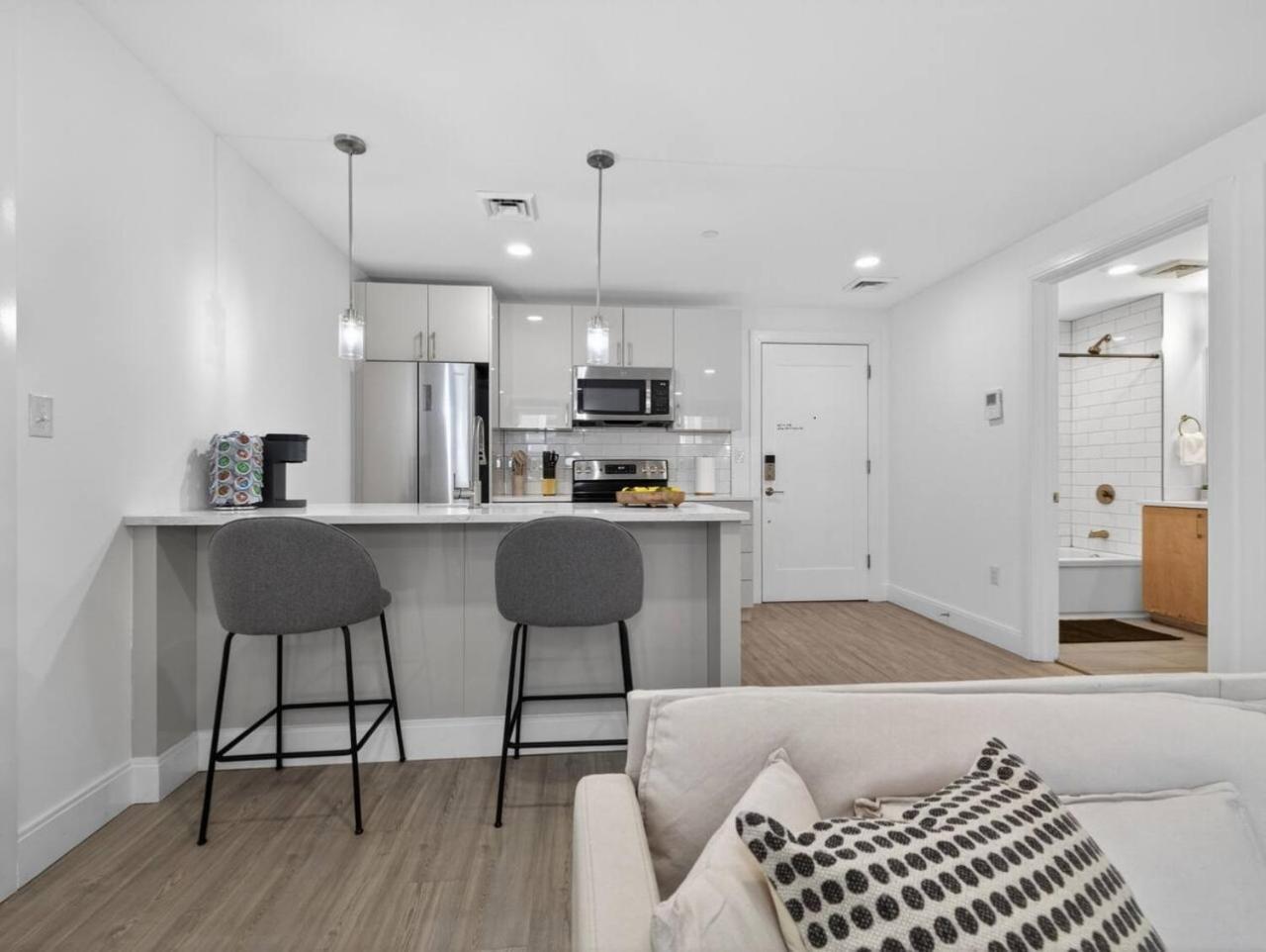 Luxury 2br In Near Harvard! *