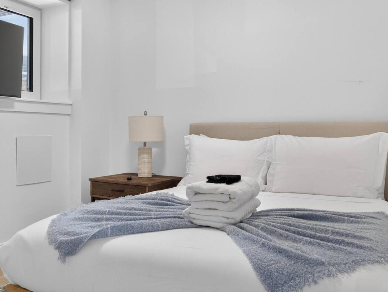 Luxury 2br In Near Harvard!