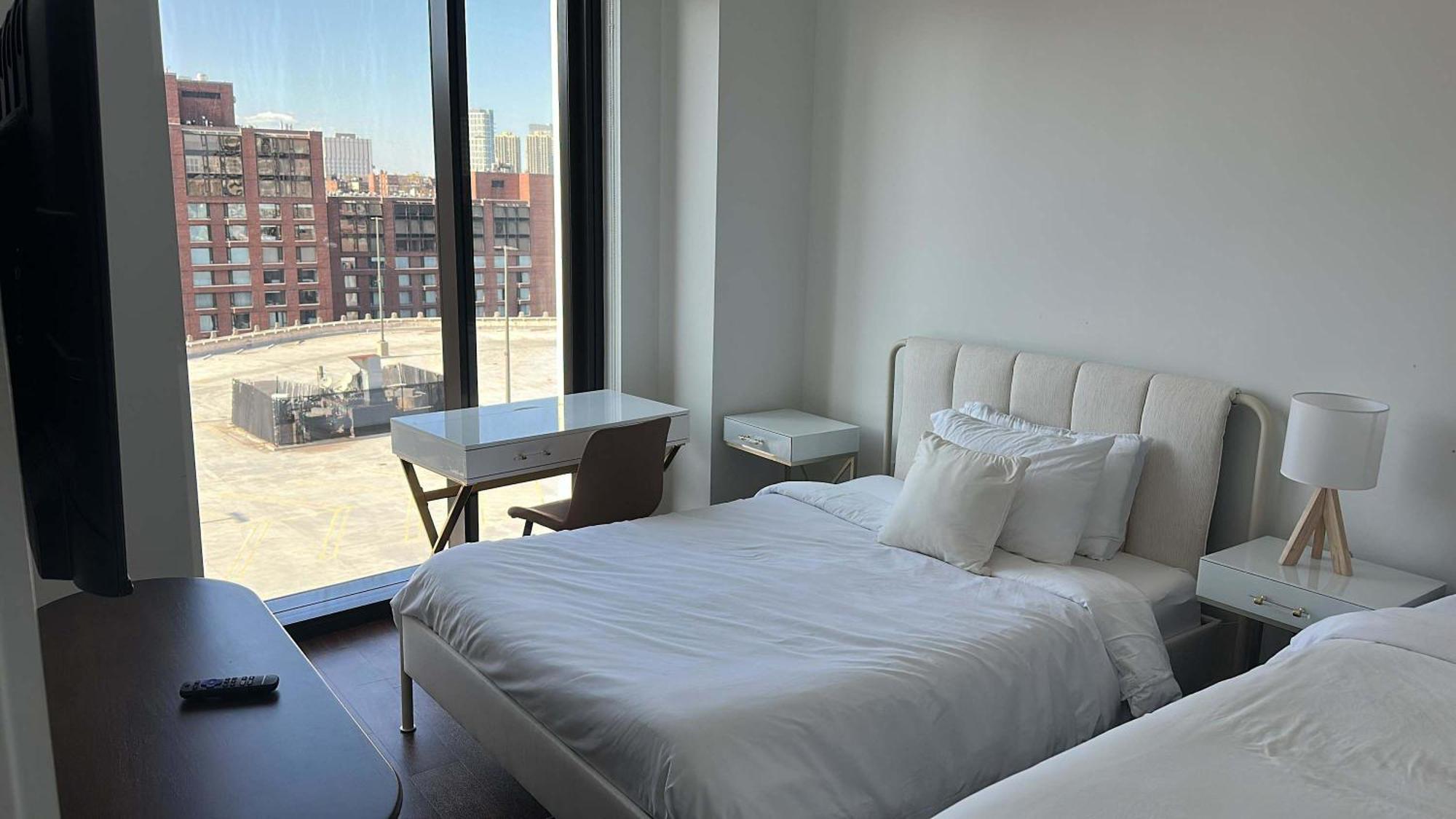 Back-bay 2br W Roof Gym Parking