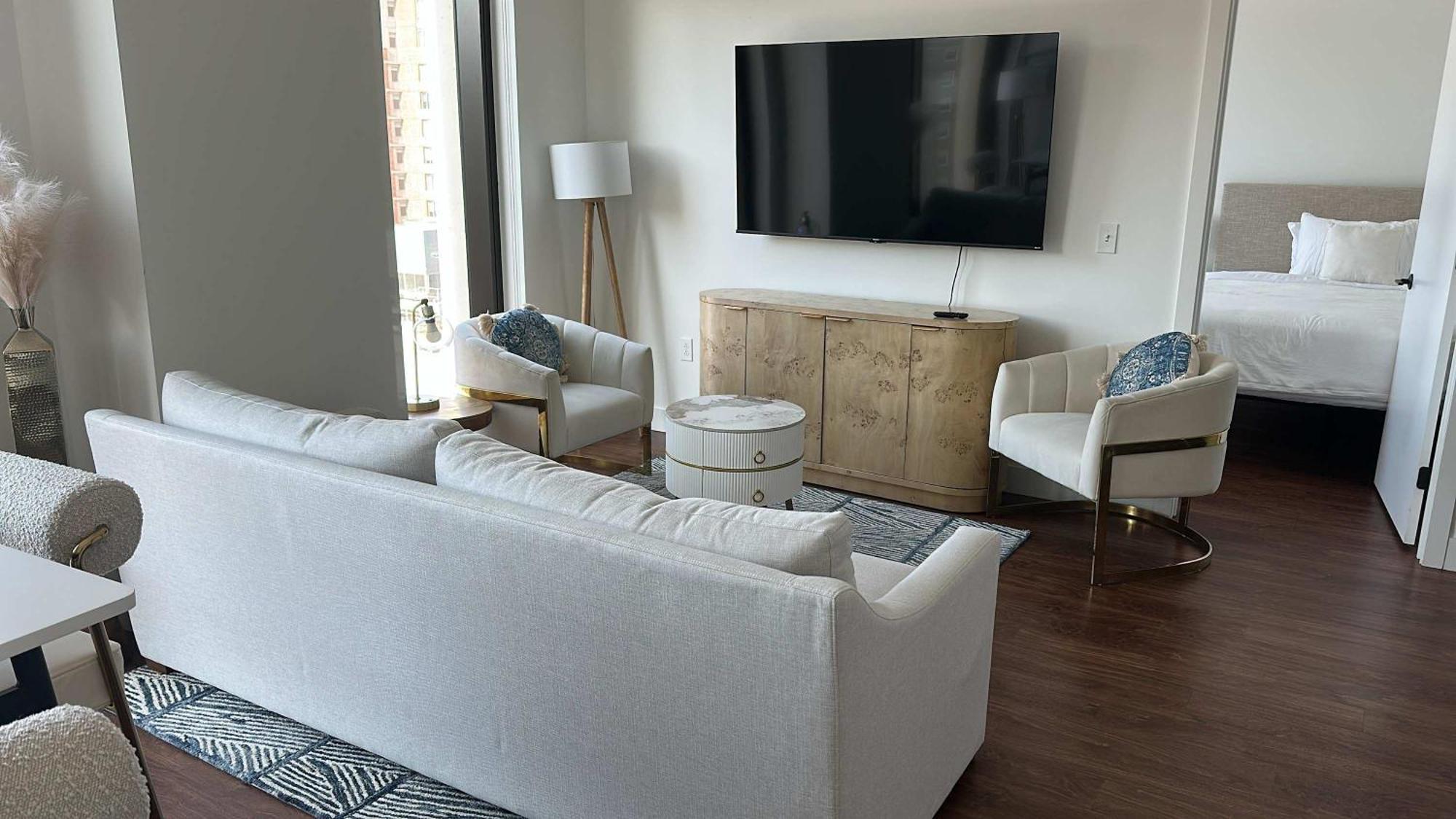 Back-bay 2br W Roof Gym Parking Apartment *