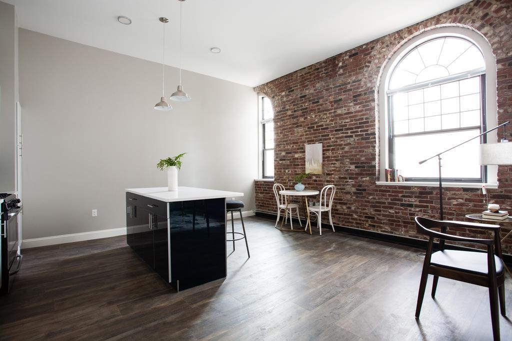 Apartment Three-bedroom On Hamilton Place Apt 508