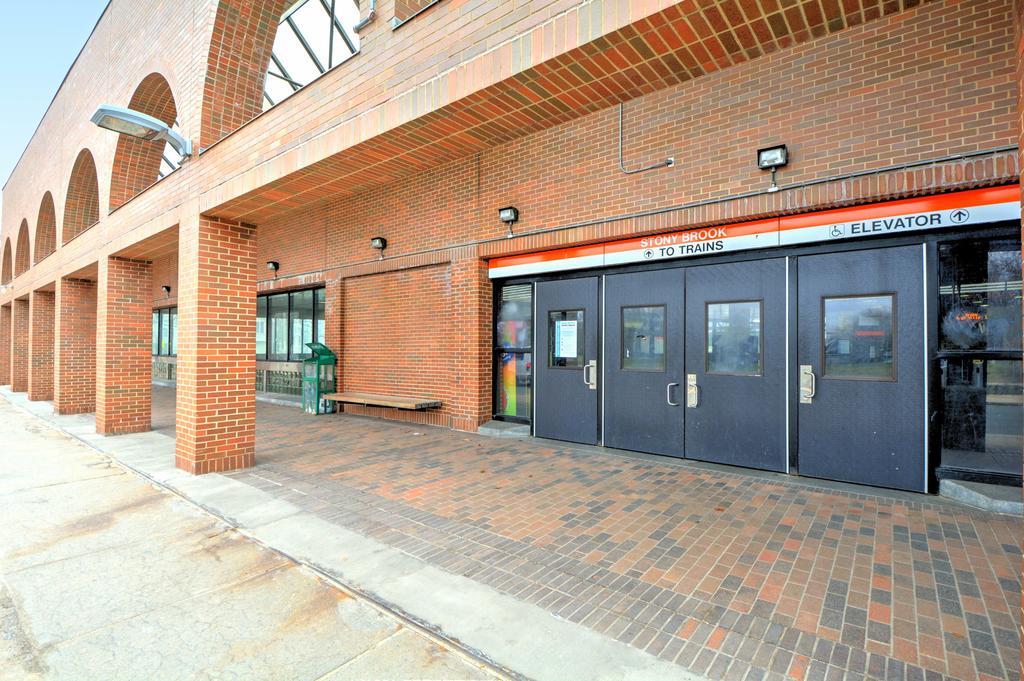 2 Bedroom In Jamaica Plain With Parking