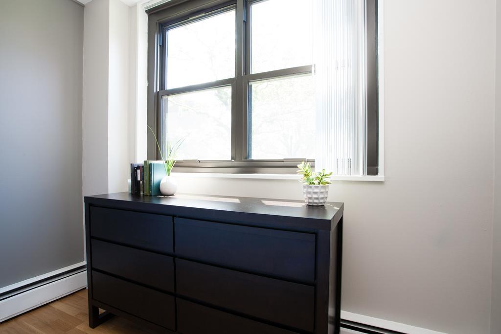 Two-bedroom On Columbia Road Apt 1d Apartment *