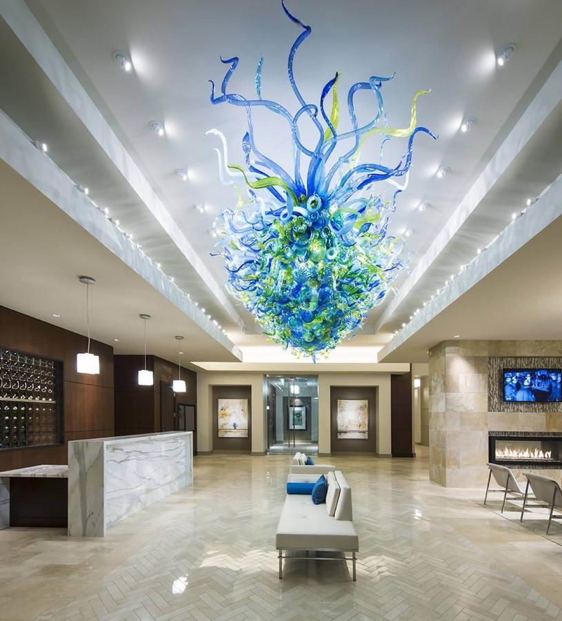 Global Luxury At Seaport * Boston