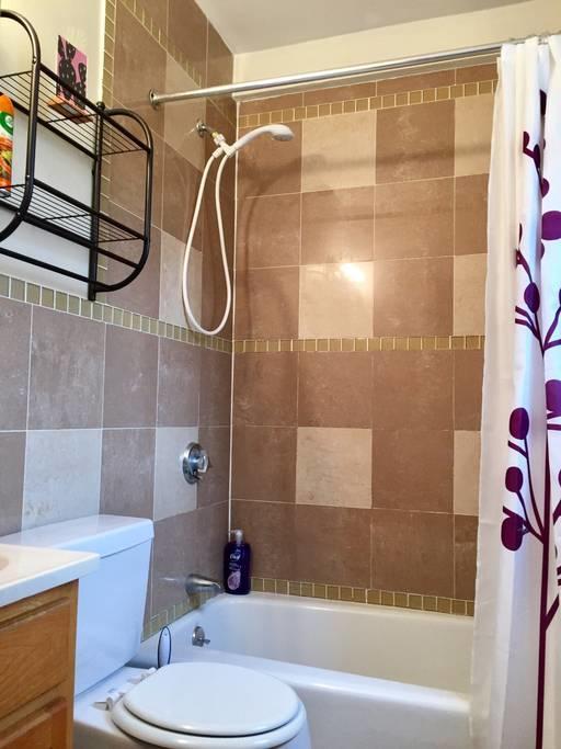 Apartment Affordable Studio With One Free Parking Spot *