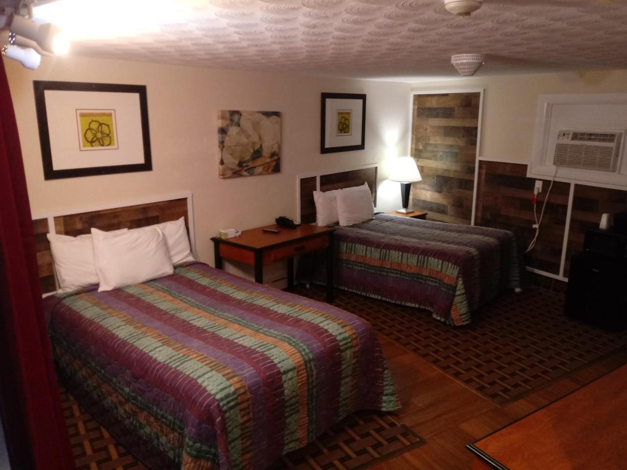 Motel Town Line Boston