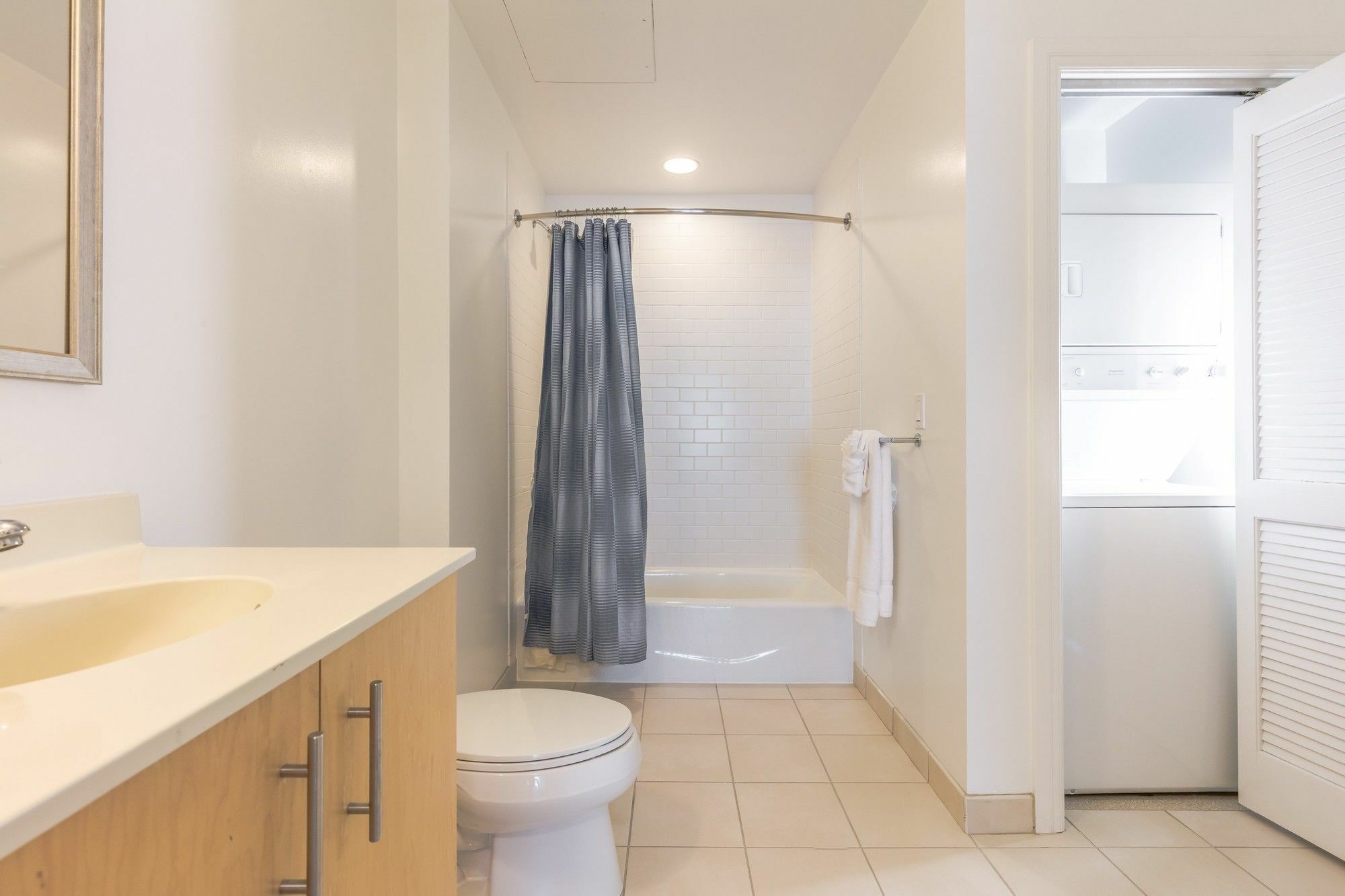 Global Luxury At West End Apartment
