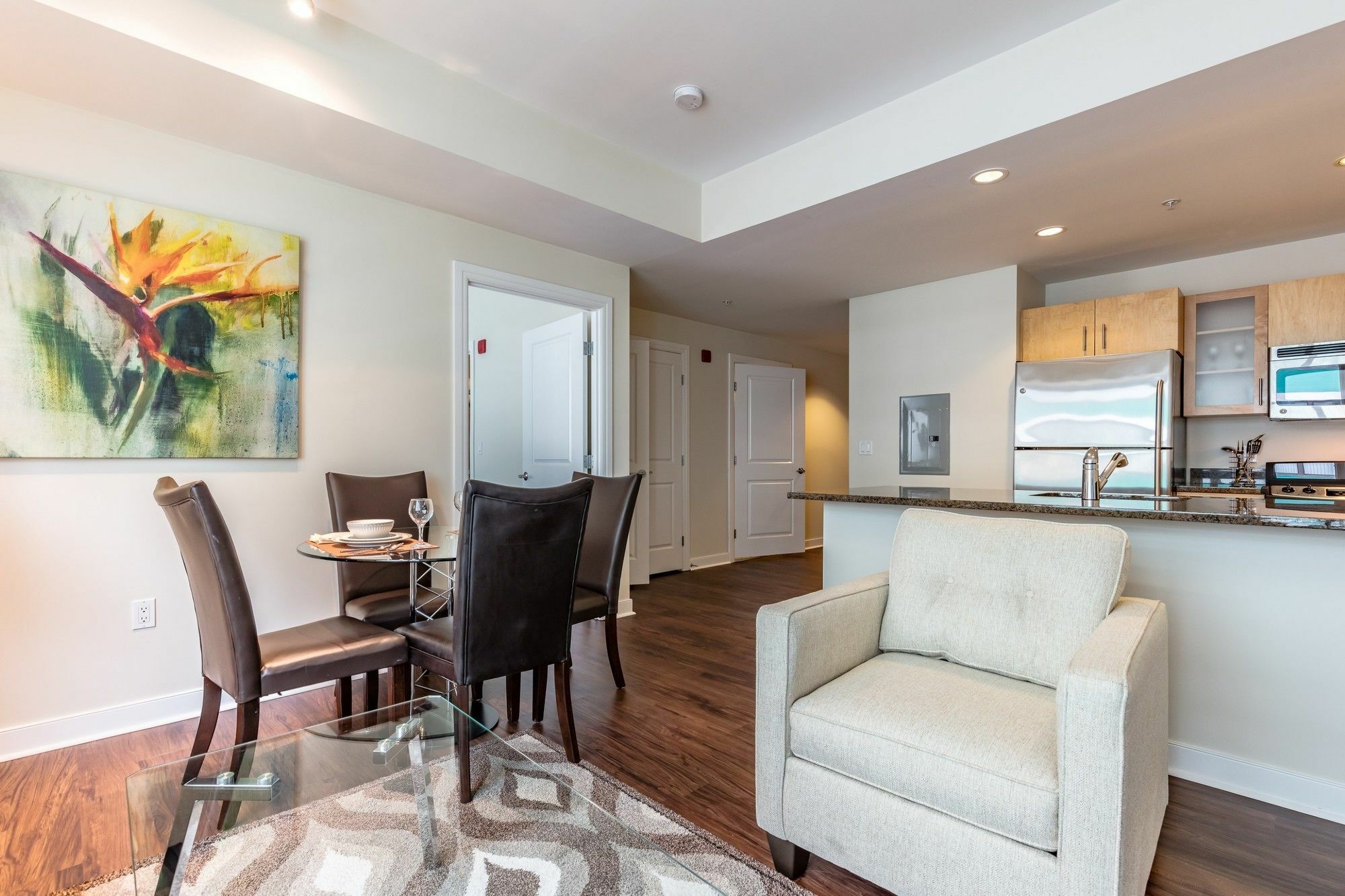 Global Luxury At West End Hotel *