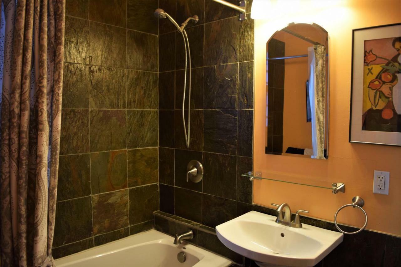 Private Rooms, Shared Bath In A Private Minutes From Logan Airport Homestay