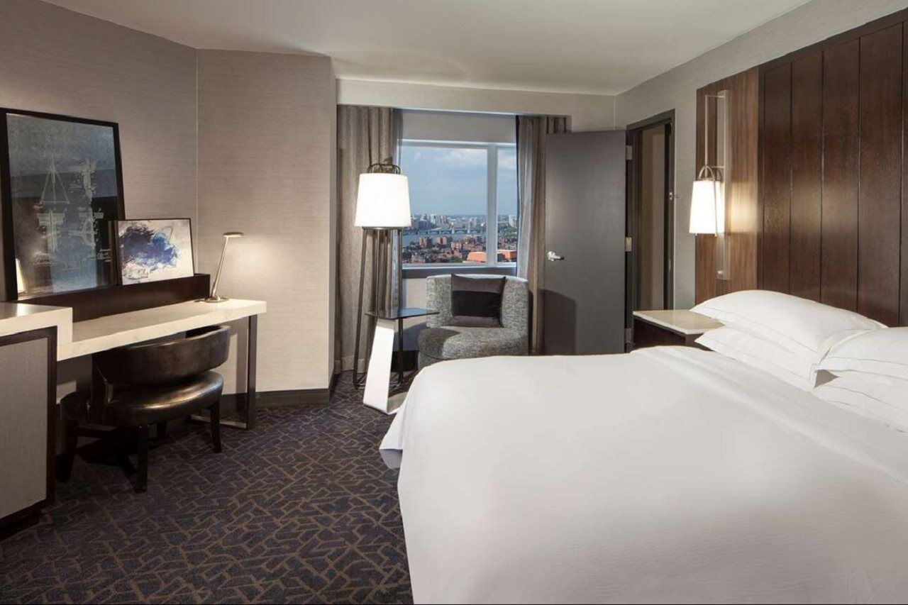 Hilton Back Bay 3*