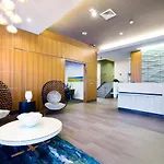 Global Luxury East Apartment