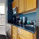 Centrally Located In The Southend, #25 3* Boston