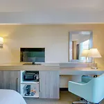 Hotel Hampton & Crosstown Center