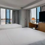 Hyatt Place Boston/seaport District 3* Boston
