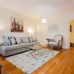 Sunny & Bright 1Br, Longwood Medical Hospitals