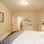 Sunny & Bright 1Br, Longwood Medical Hospitals