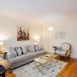 Sunny & Bright 1Br, Longwood Medical Hospitals