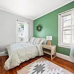 Cozy Up In 5Br Apt Near Charming Oak Square
