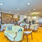 Regal Downtown Boston Apt With Elevator Access!