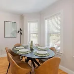 Apartment Amazing Family-friendly And Group-friendly #thebackdorch Boston