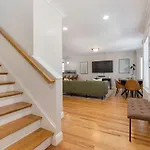 Apartment Amazing Family-friendly And Group-friendly #thebackdorch *
