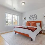 Amazing Family-friendly And Group-friendly #thebackdorch Apartment *