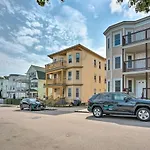 Astonishing 4Br Bright *Apt With Modern Amenities!