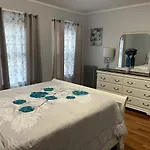 Luxury 2 Bedroom Private Apartment *
