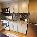 Cozy Boston Getaway Apartment! Free Parking