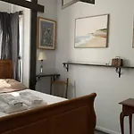 Homestay Private Rooms, Shared Bath In A Private Minutes From Logan Airport