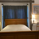 Homestay Private Rooms, Shared Bath In A Private Minutes From Logan Airport