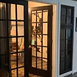 Private Rooms, Shared Bath In A Private Minutes From Logan Airport Homestay Boston