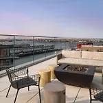 Hyatt Place Boston/seaport District 3*