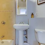 Apartment New! Near Mbta, 3mi To Fenway! *