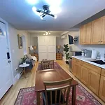 Renovated Studio, Near Hospitals, Mbta