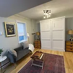 Renovated Studio, Near Hospitals, Mbta