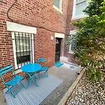 Renovated Studio, Near Hospitals, Mbta