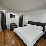 Homestay Beautiful Bedroom - New Renovation Boston