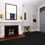 Cozy Newbury Street Studio, #5 Apartment *