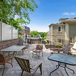 Modern 2 Bed Apt Mins To Fenway 5 Min To Train