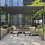 Gorgeous Apt With Pool Views