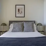 Back Bay 1br W Gym Wd Nr Shopping Bos-925 Apartment