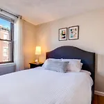 North End Apt Near Harbor