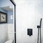Apartment 14a-elegant, Newly Renovated In Boston