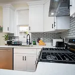 Apartment 14a-elegant, Newly Renovated In